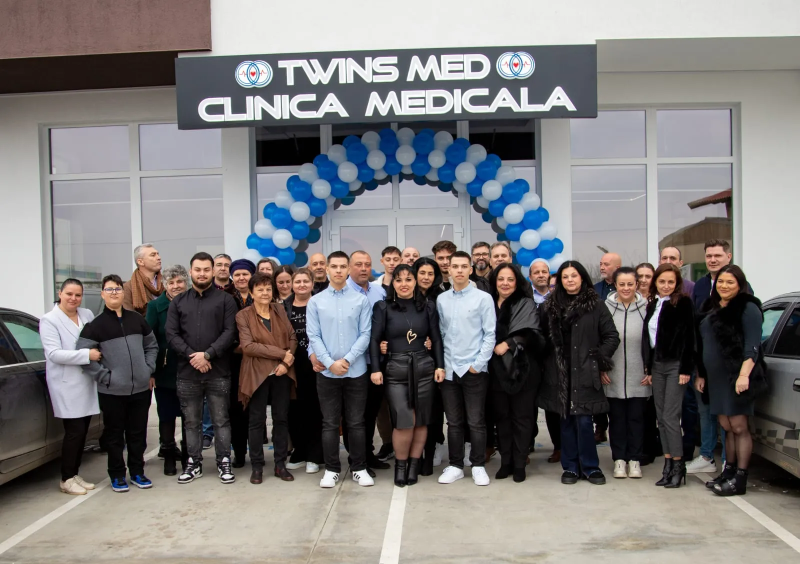 Echipa TwinsMed și invitații, la inaugurarea clinicii din Popești-Leordeni